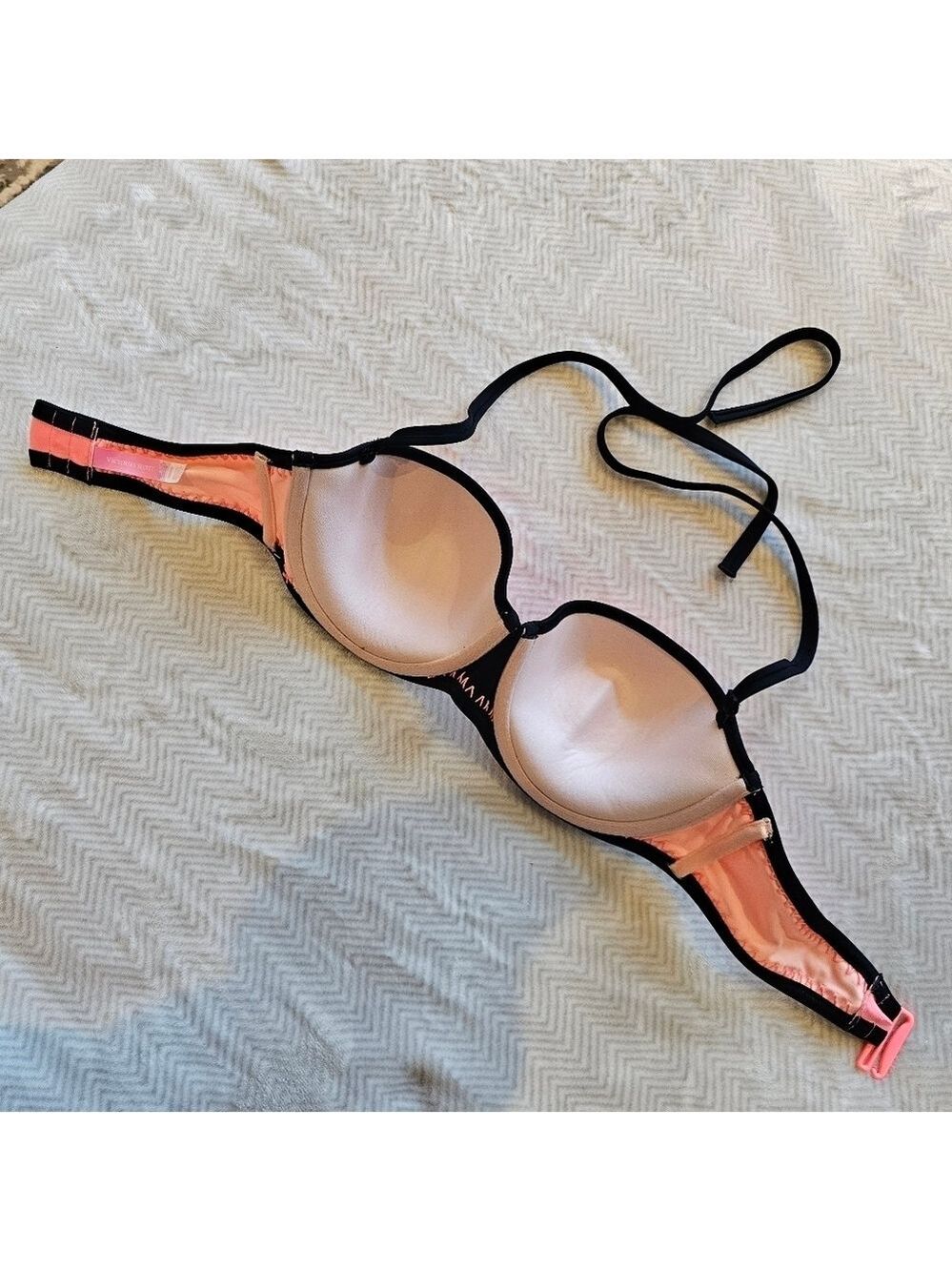 Victoria’s Secret Bikini top - Picture 3 of 6